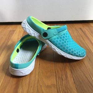 Lightweight foam clogs